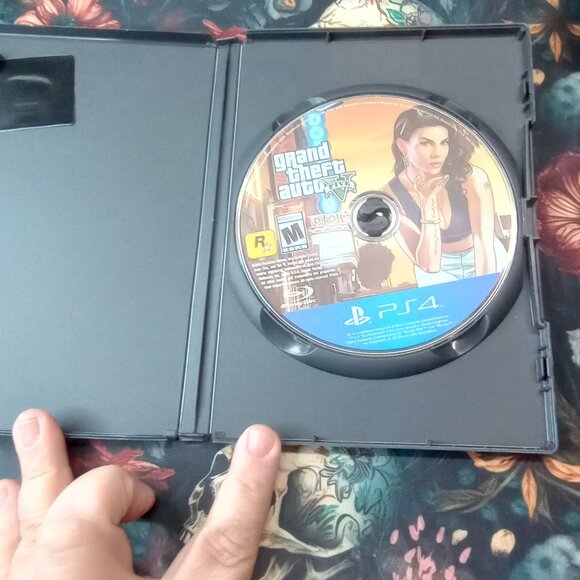 GTA V PS4 Game Disc - Classic Rockstar Hit - Picture 1 of 3